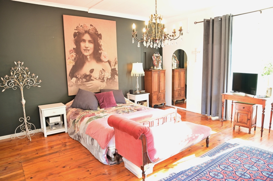 8 Bedroom Property for Sale in Hoekwil Western Cape